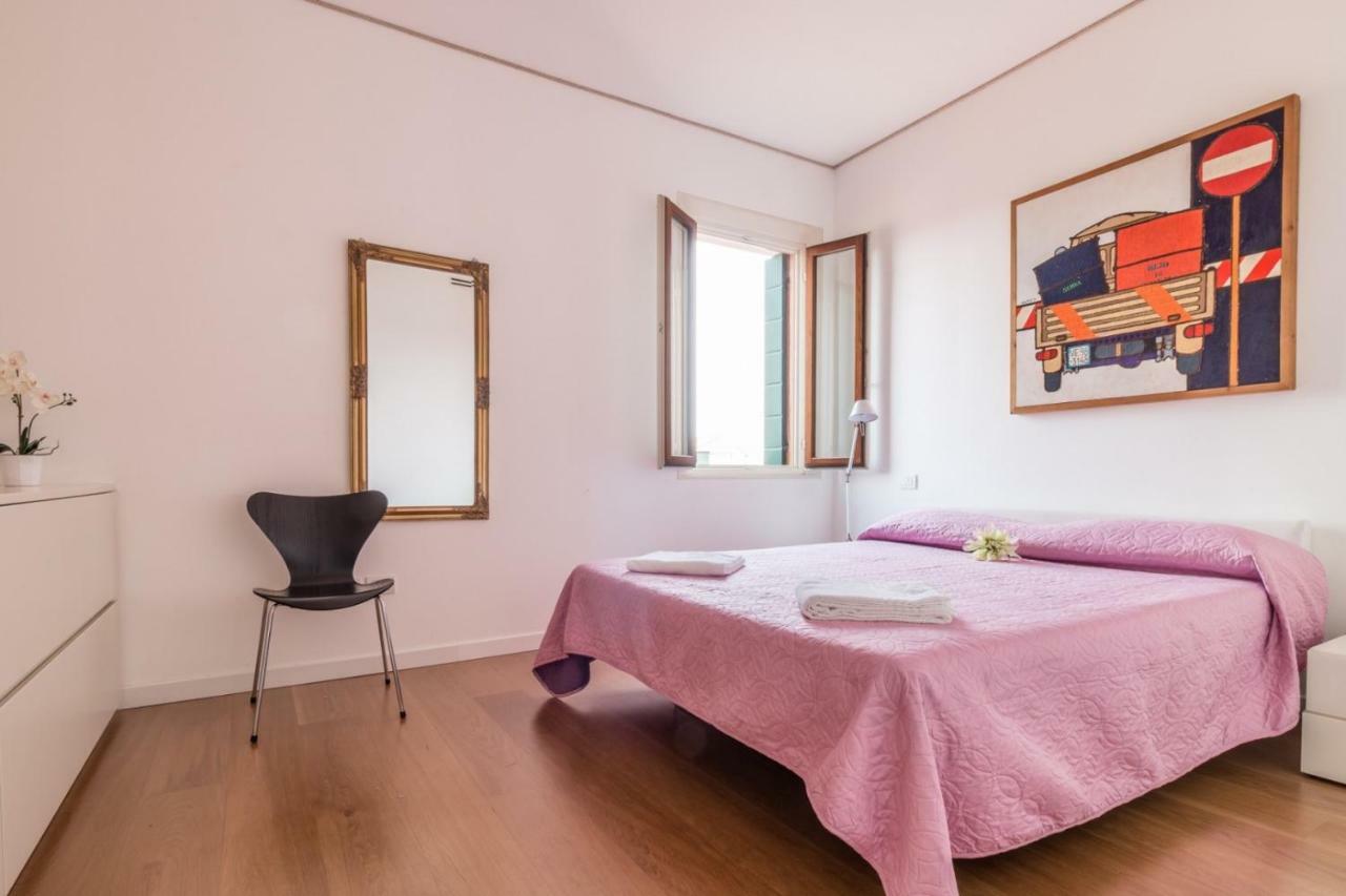 Carmini Canal View And Balcony With Lift Venedig Exterior foto