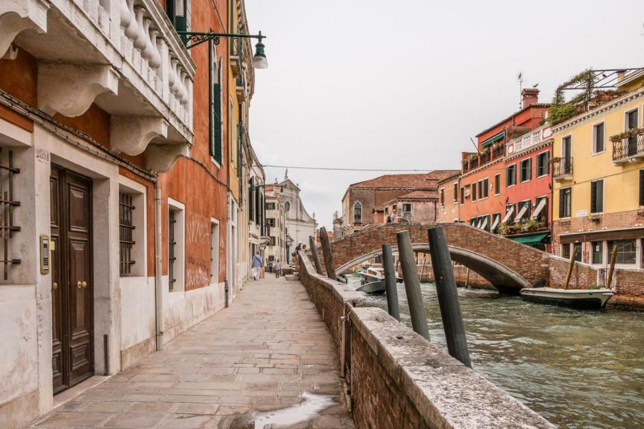Carmini Canal View And Balcony With Lift Venedig Exterior foto